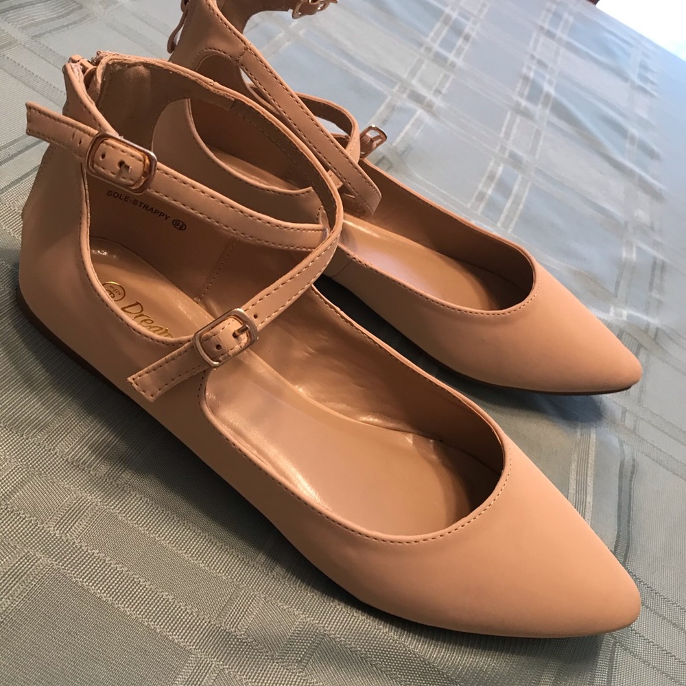 Criss cross strap nude flats
